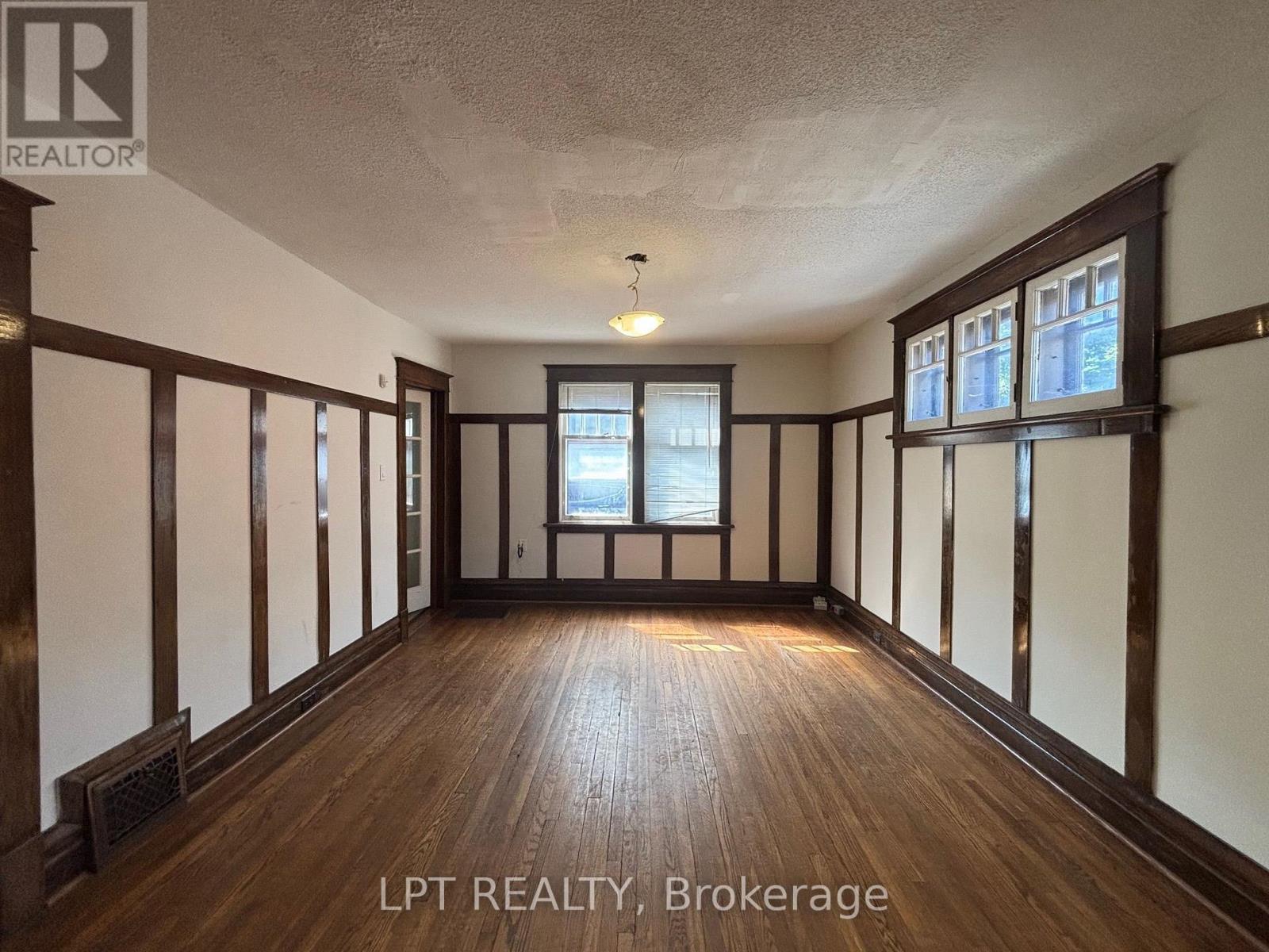 322 Waverley Street Property Photo 6
