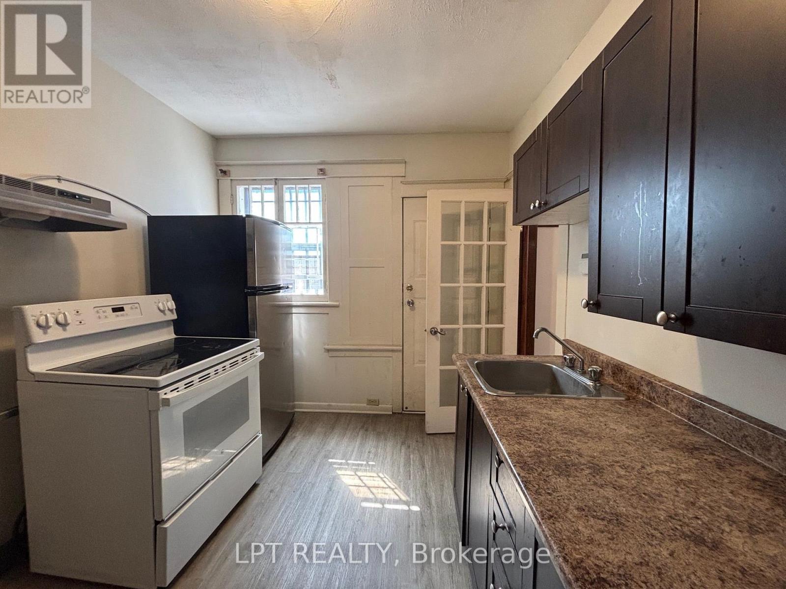 322 Waverley Street Property Photo 7