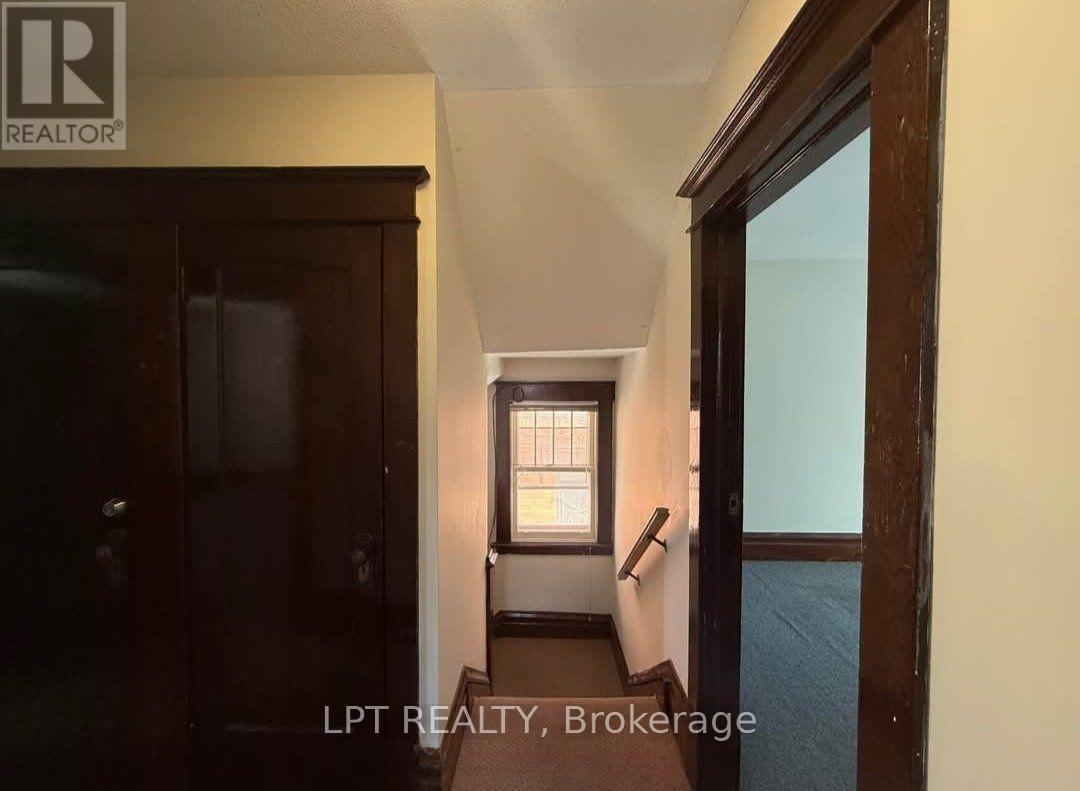 322 Waverley Street Property Photo 8