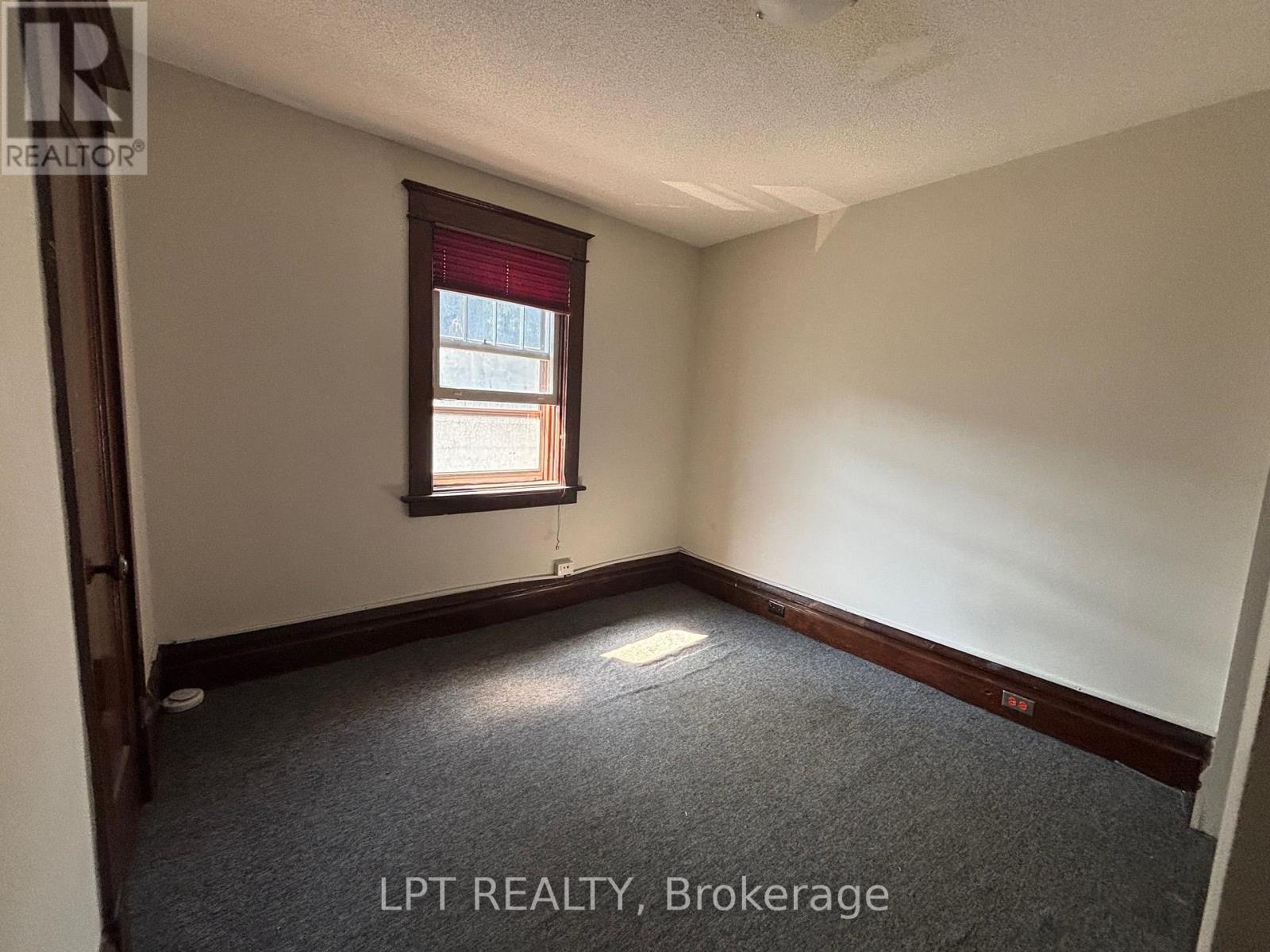 322 Waverley Street Property Photo 9