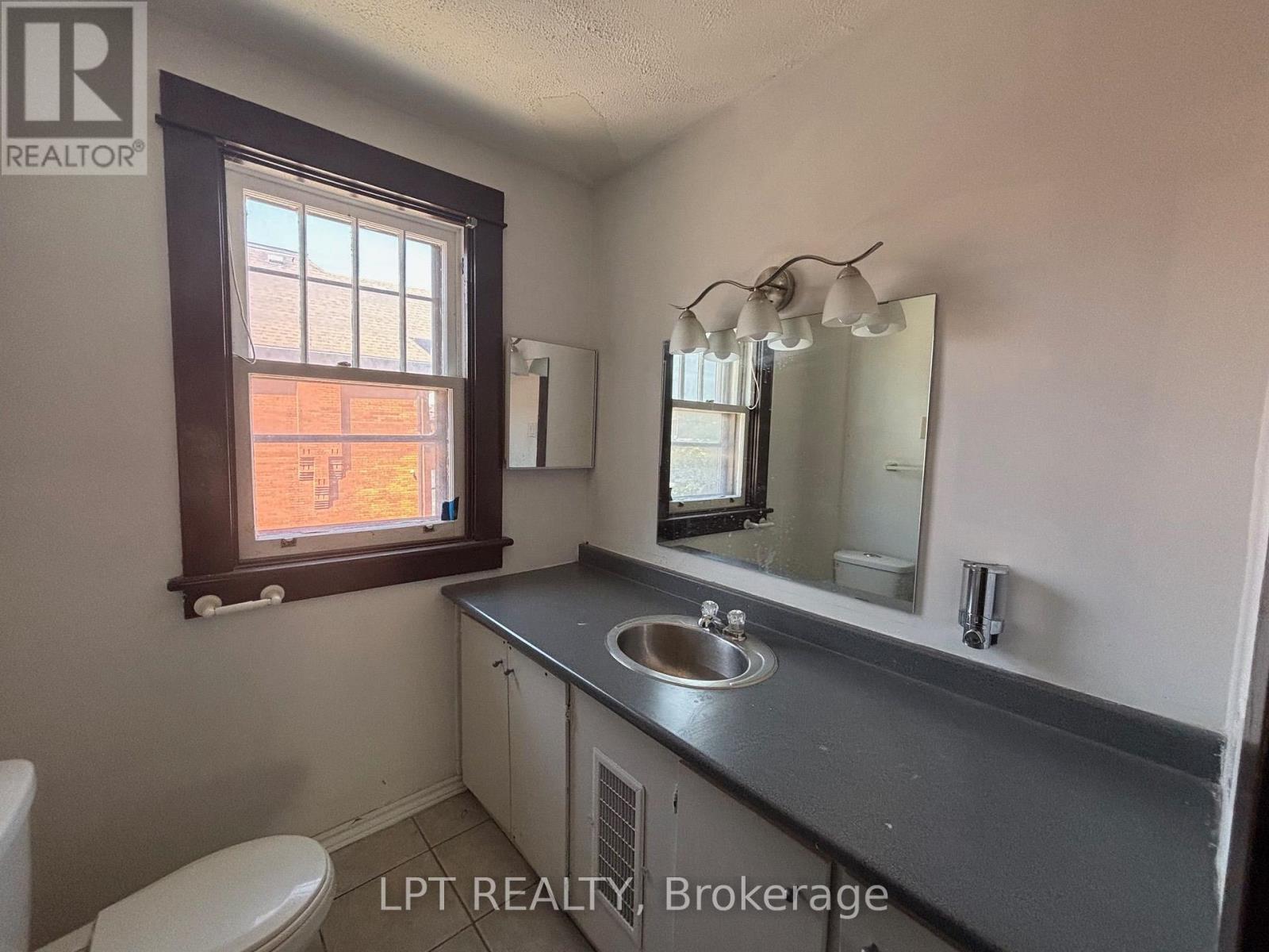 322 Waverley Street Property Photo 11