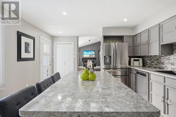 158 Bridge Street W Property Photo 6