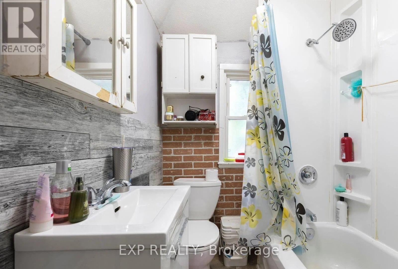 12 Mayflower Avenue Property Photo 5