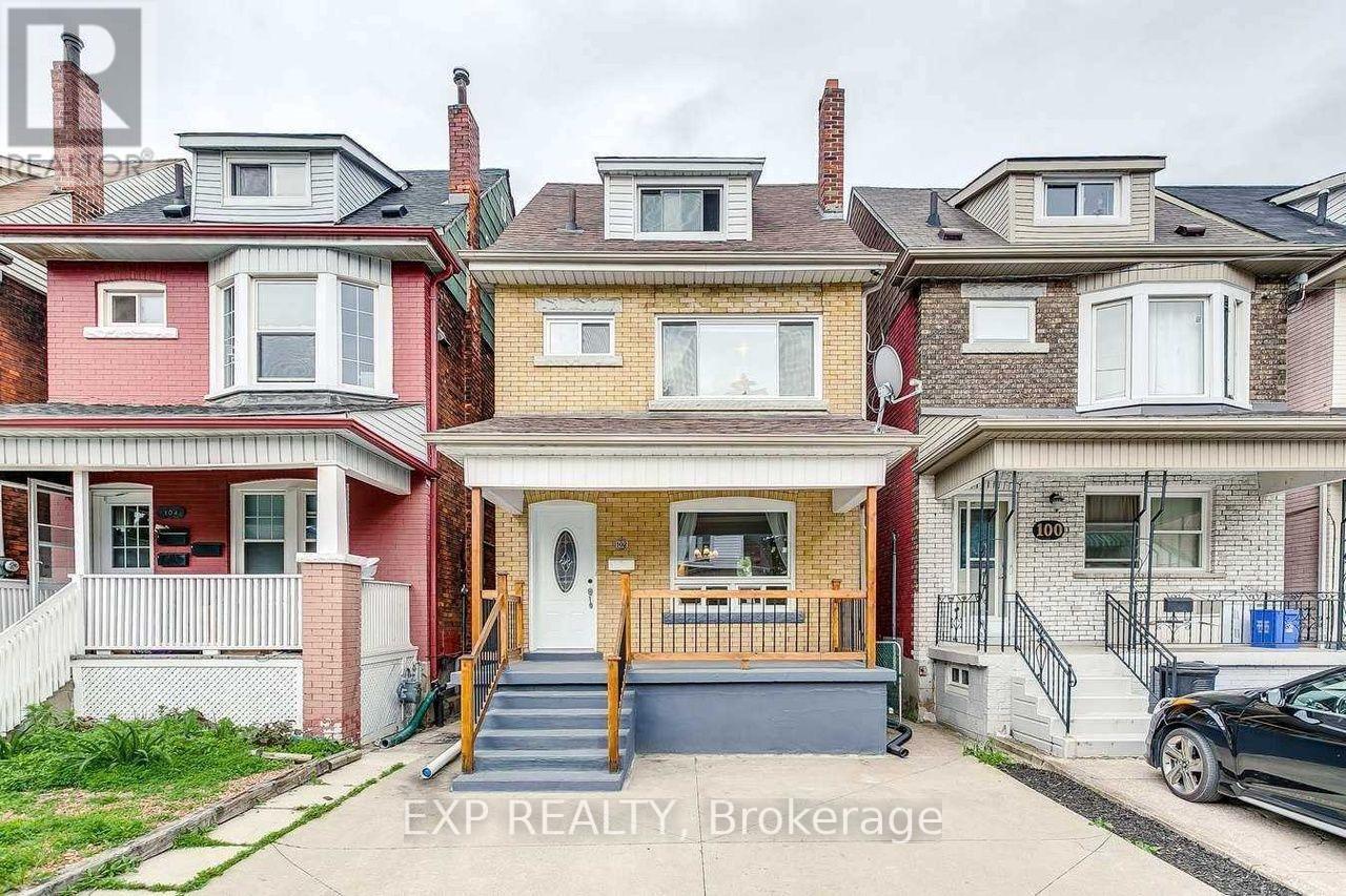 102 ROSSLYN AVENUE N Property Photo 1