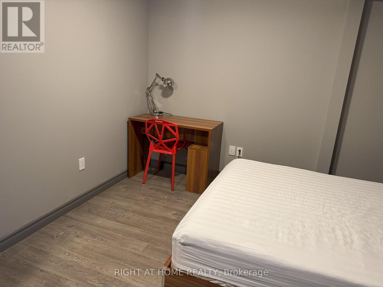 501 - 321 Spruce Street Property Photo 6