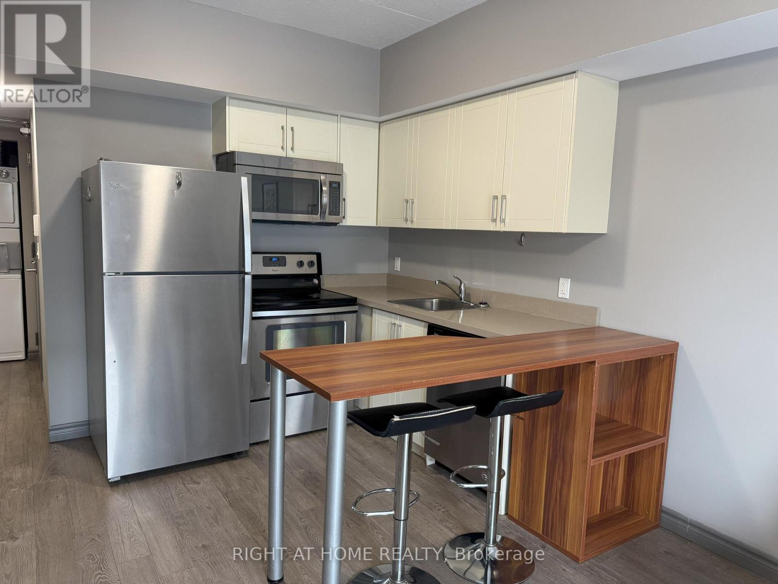 501 - 321 Spruce Street Property Photo 13