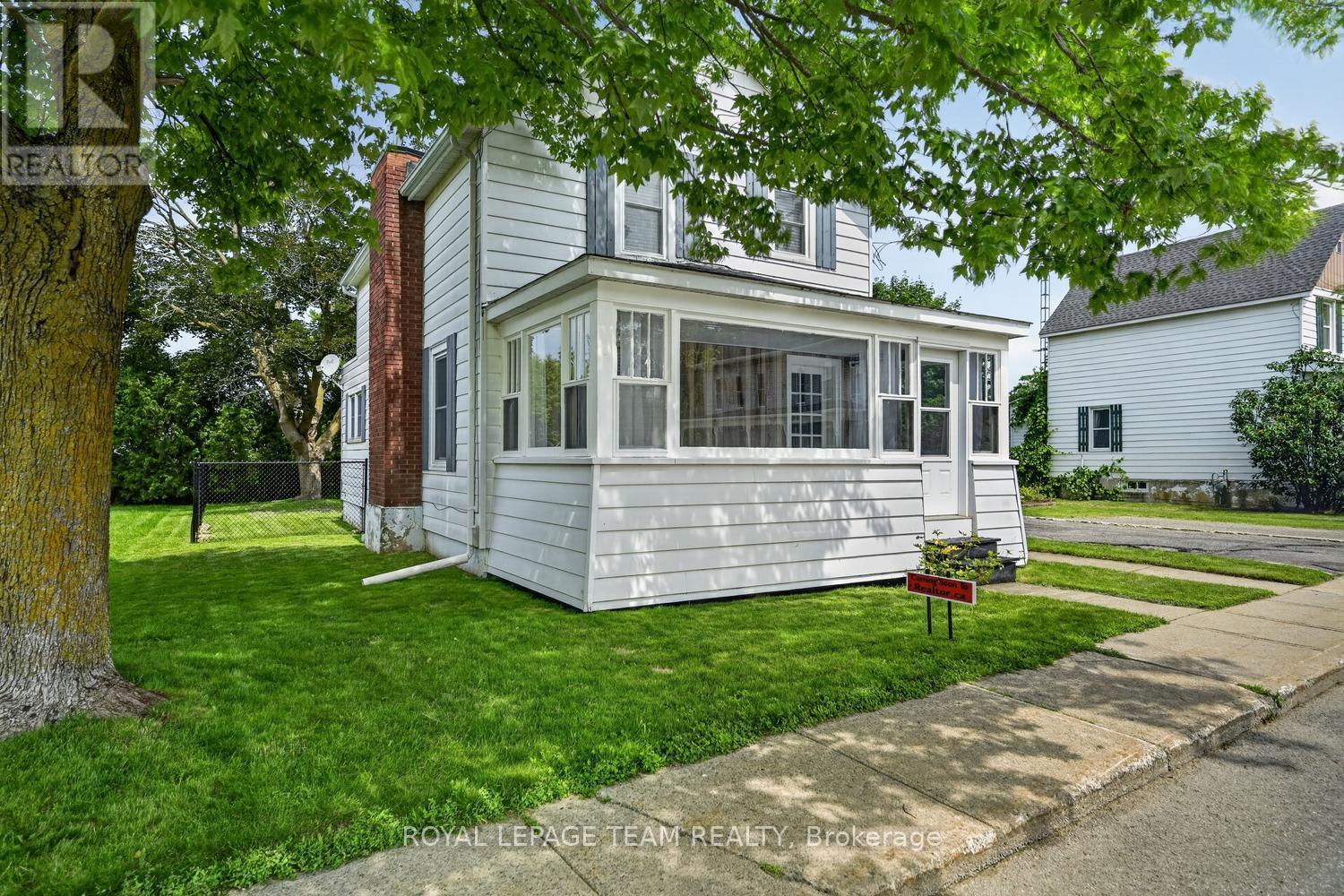 376 Hyde Street Property Photo 5