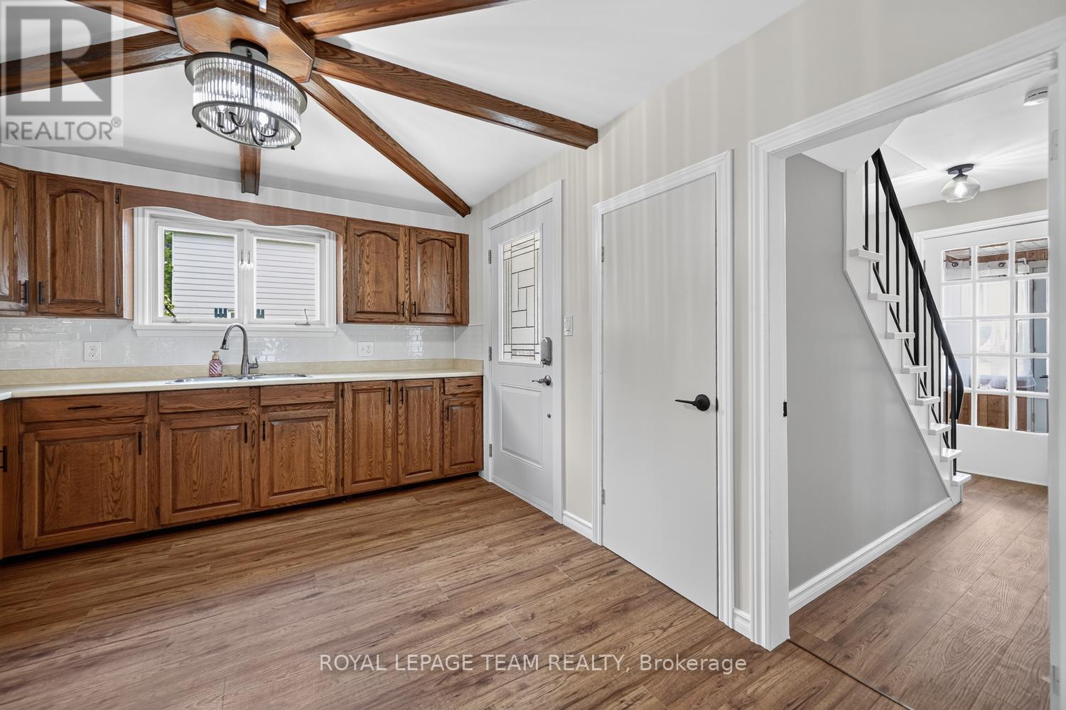 376 Hyde Street Property Photo 12