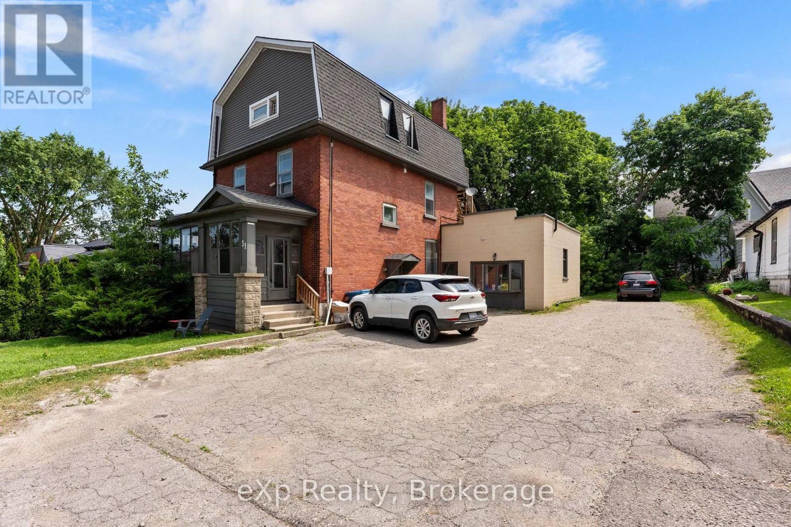 31 Waterloo Street S Property Photo 1