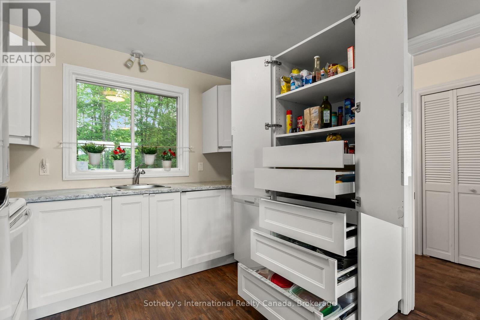 834 Eastshore Road Property Photo 8