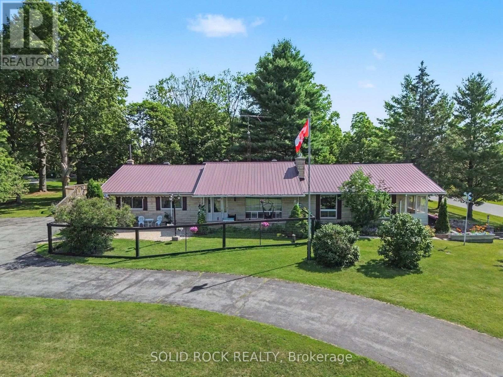 220 Highfield Crescent Property Photo 1