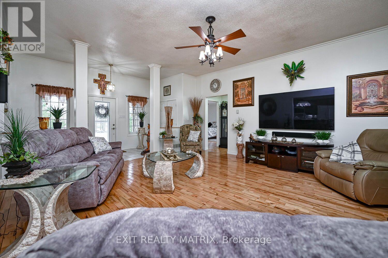 2573 Mitchell Street Property Photo 5