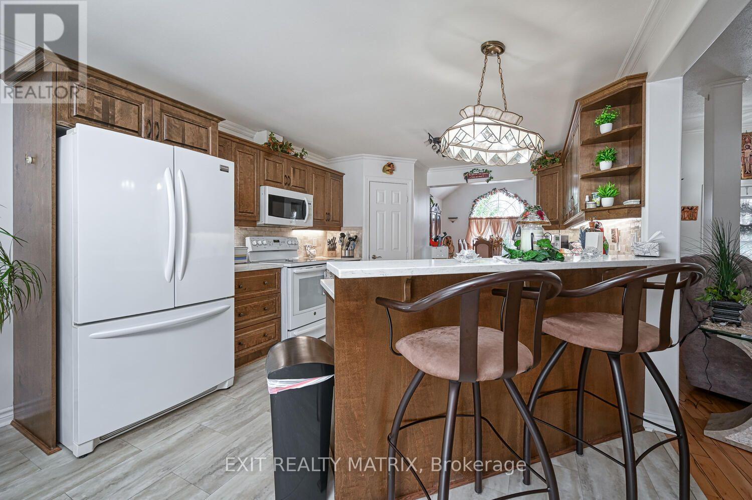 2573 Mitchell Street Property Photo 6