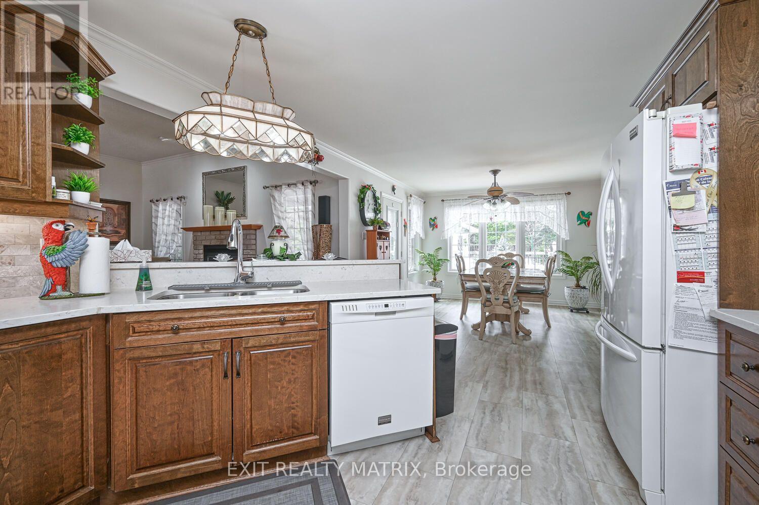 2573 Mitchell Street Property Photo 9