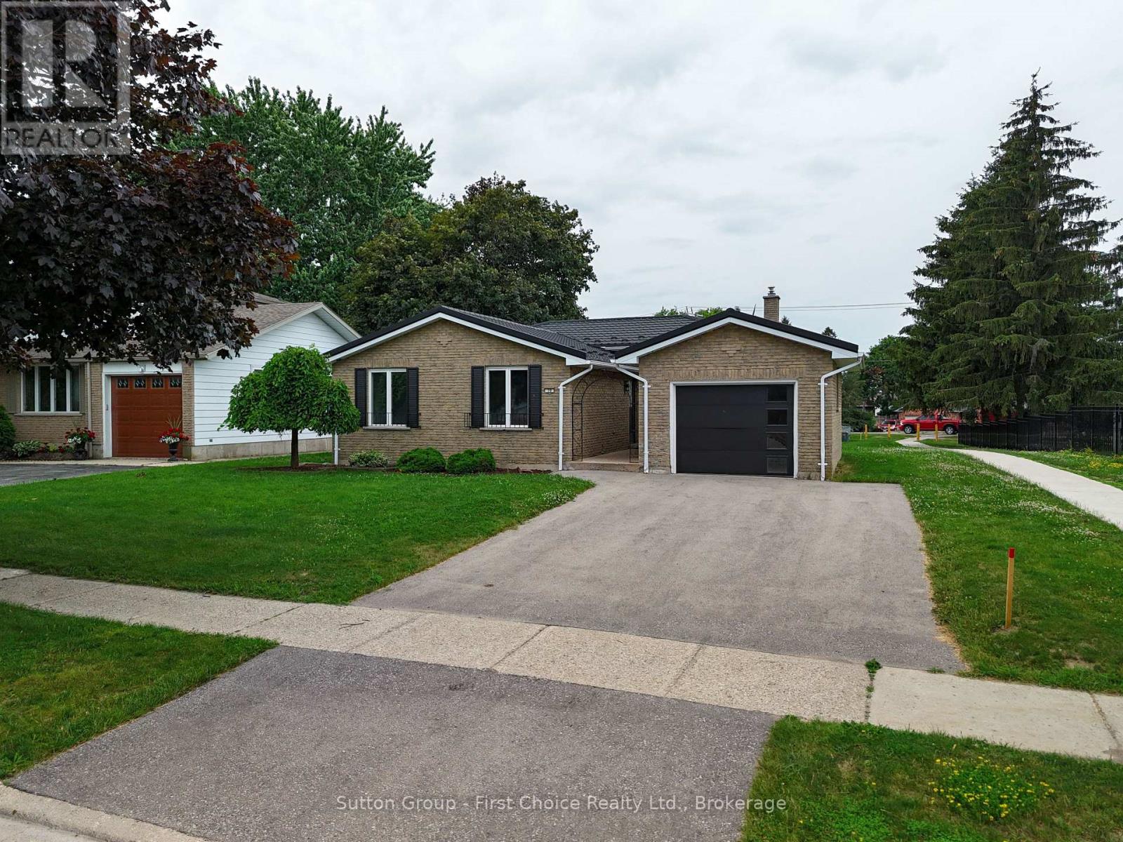 70 Bedford Drive Property Photo 1