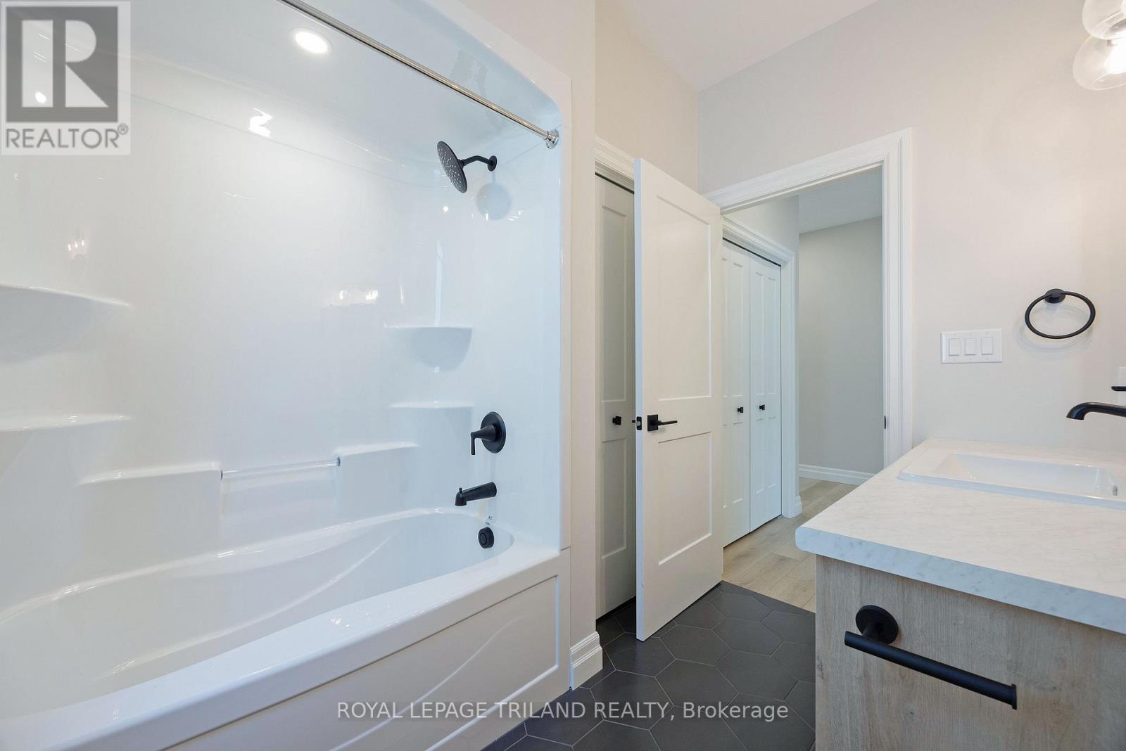 189 Catherine Street Property Photo 8