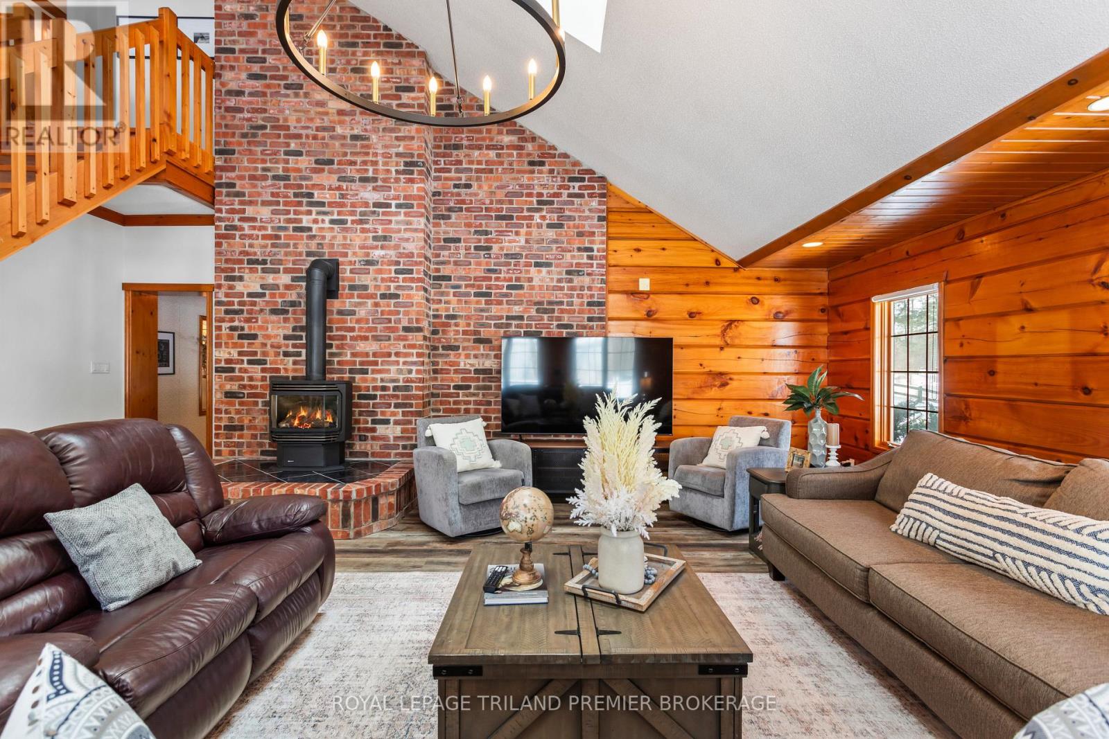 9936 Ontario Street Property Photo 8