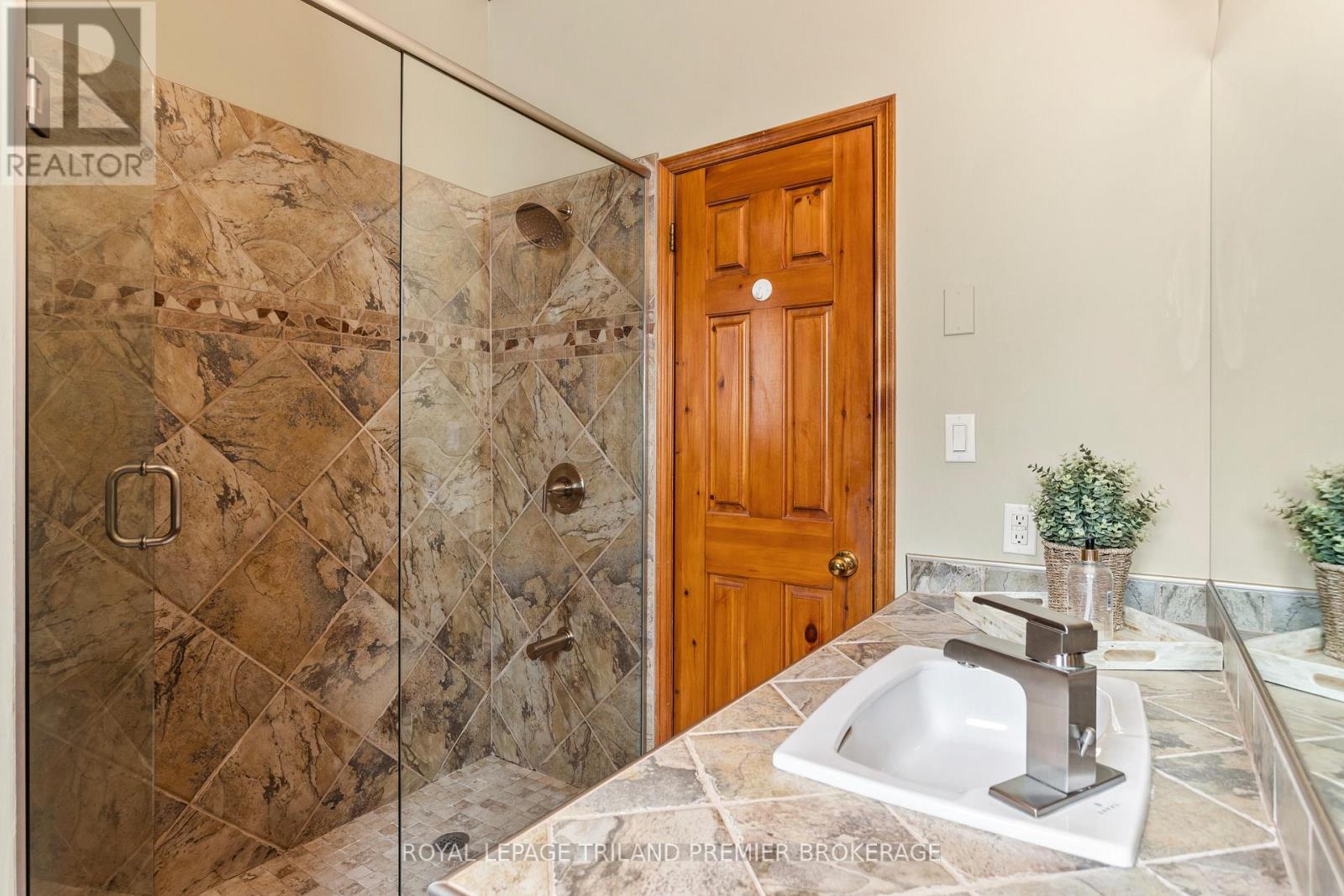 9936 Ontario Street Property Photo 23