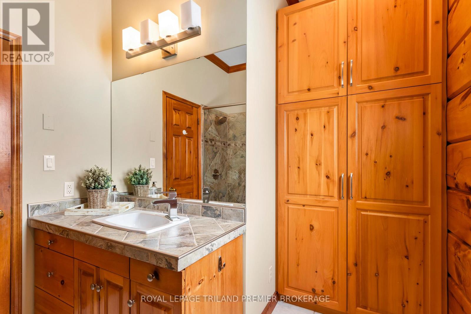 9936 Ontario Street Property Photo 24