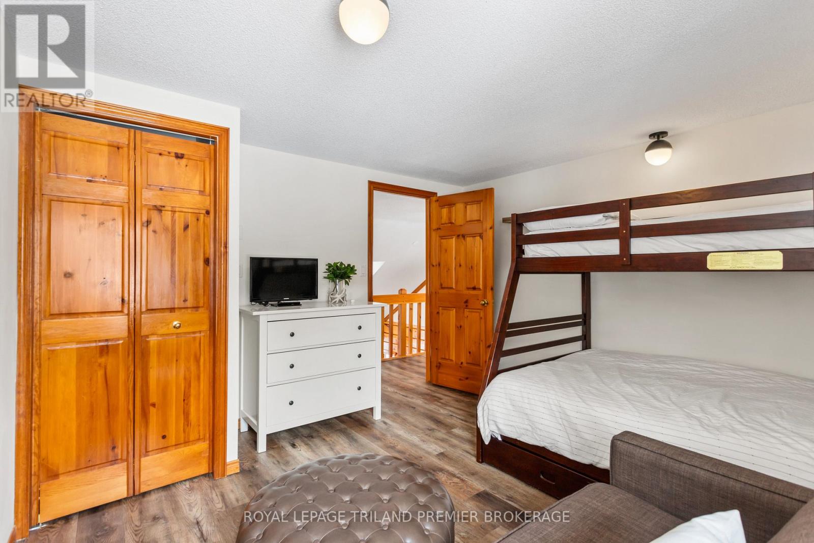 9936 Ontario Street Property Photo 34