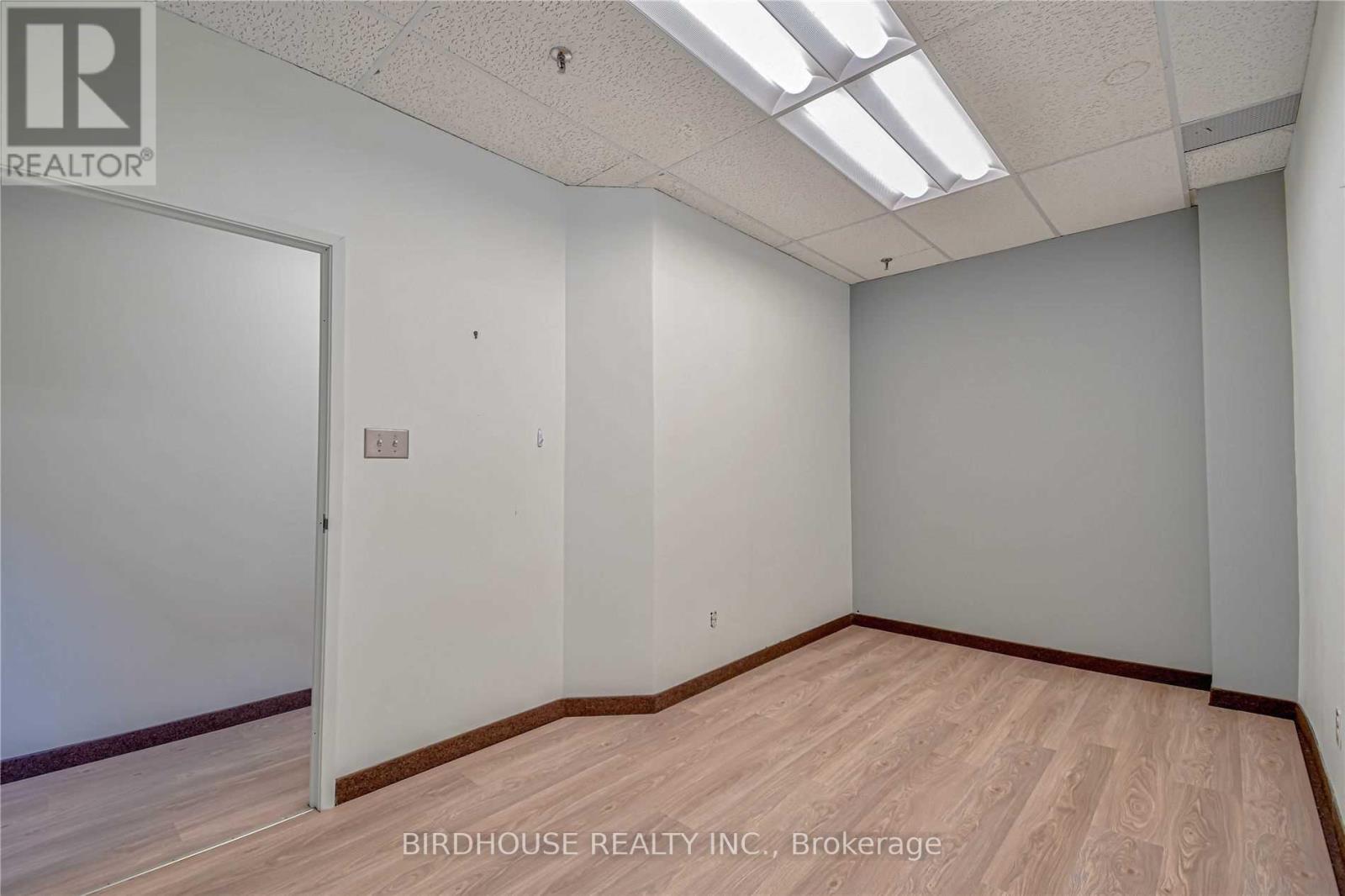 217 - 189 Kent Street W Property Photo 4