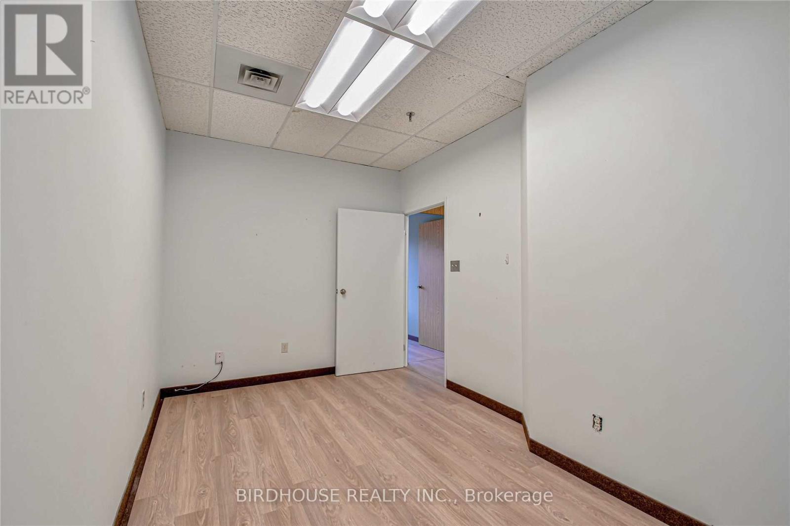 217 - 189 Kent Street W Property Photo 5