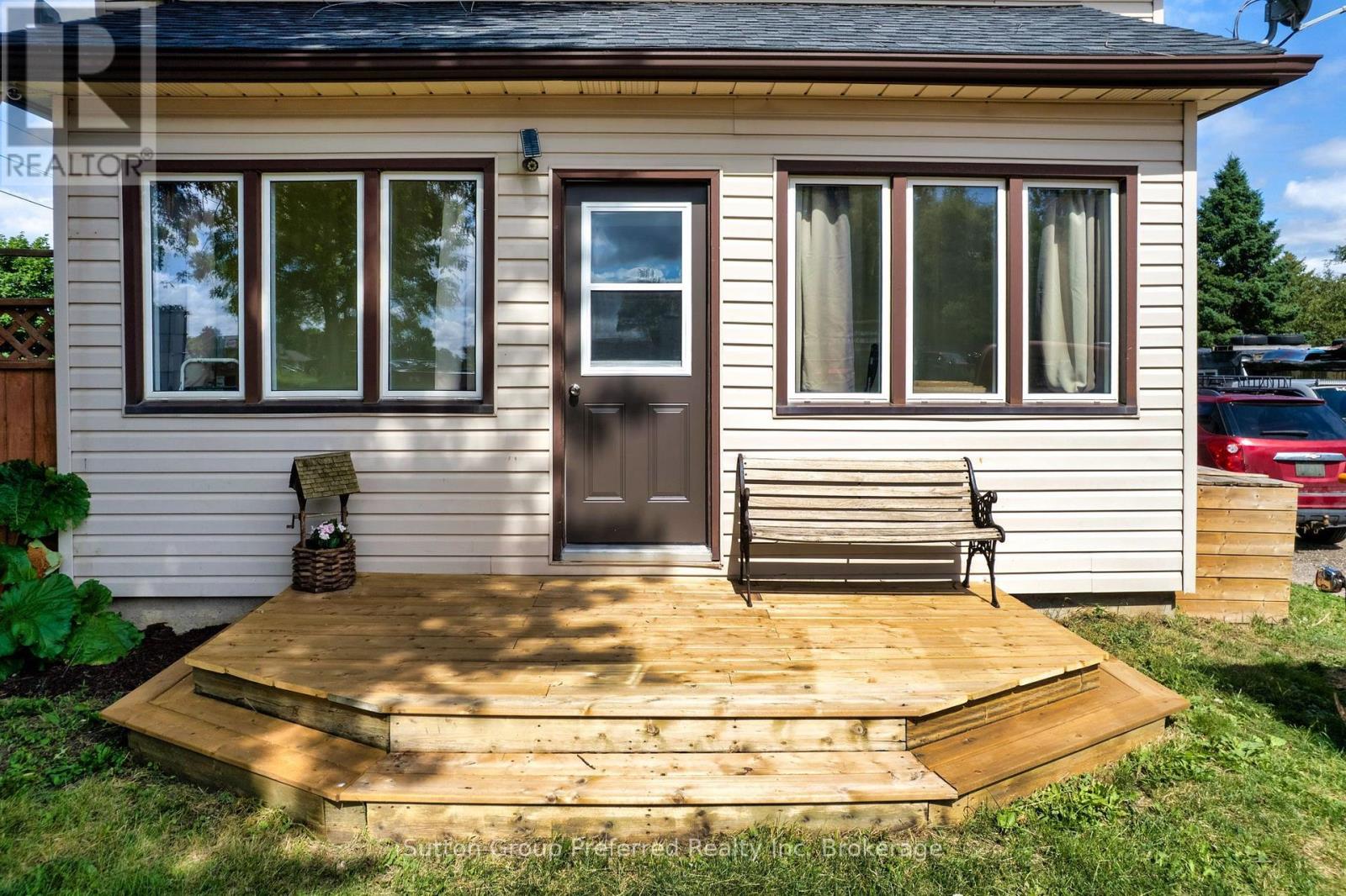 685744 Main Street Property Photo 3