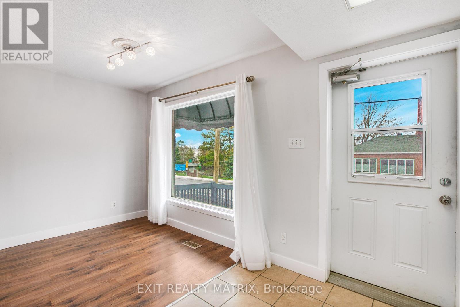 1053b King Street Property Photo 5