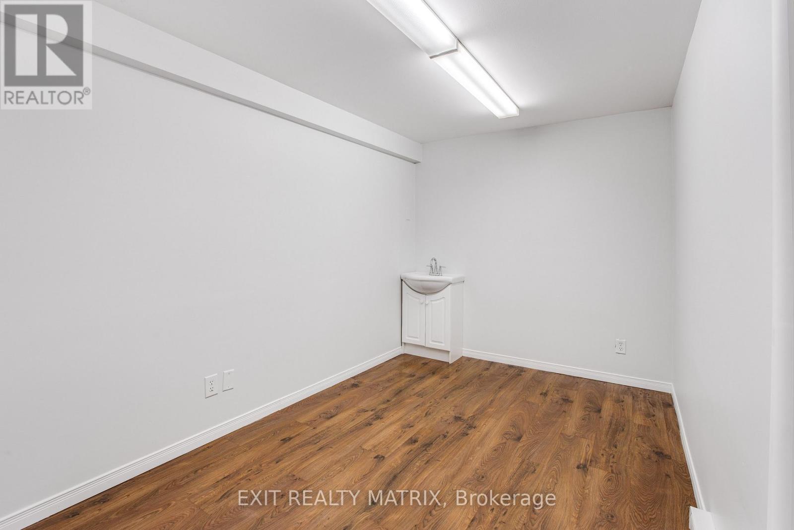 1053b King Street Property Photo 9