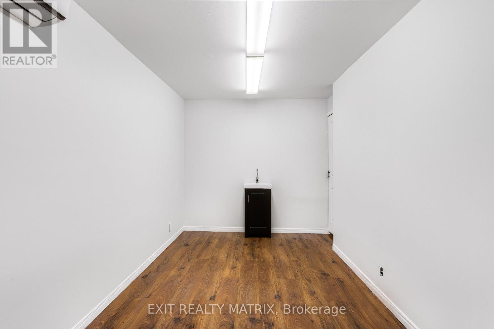 1053b King Street Property Photo 11