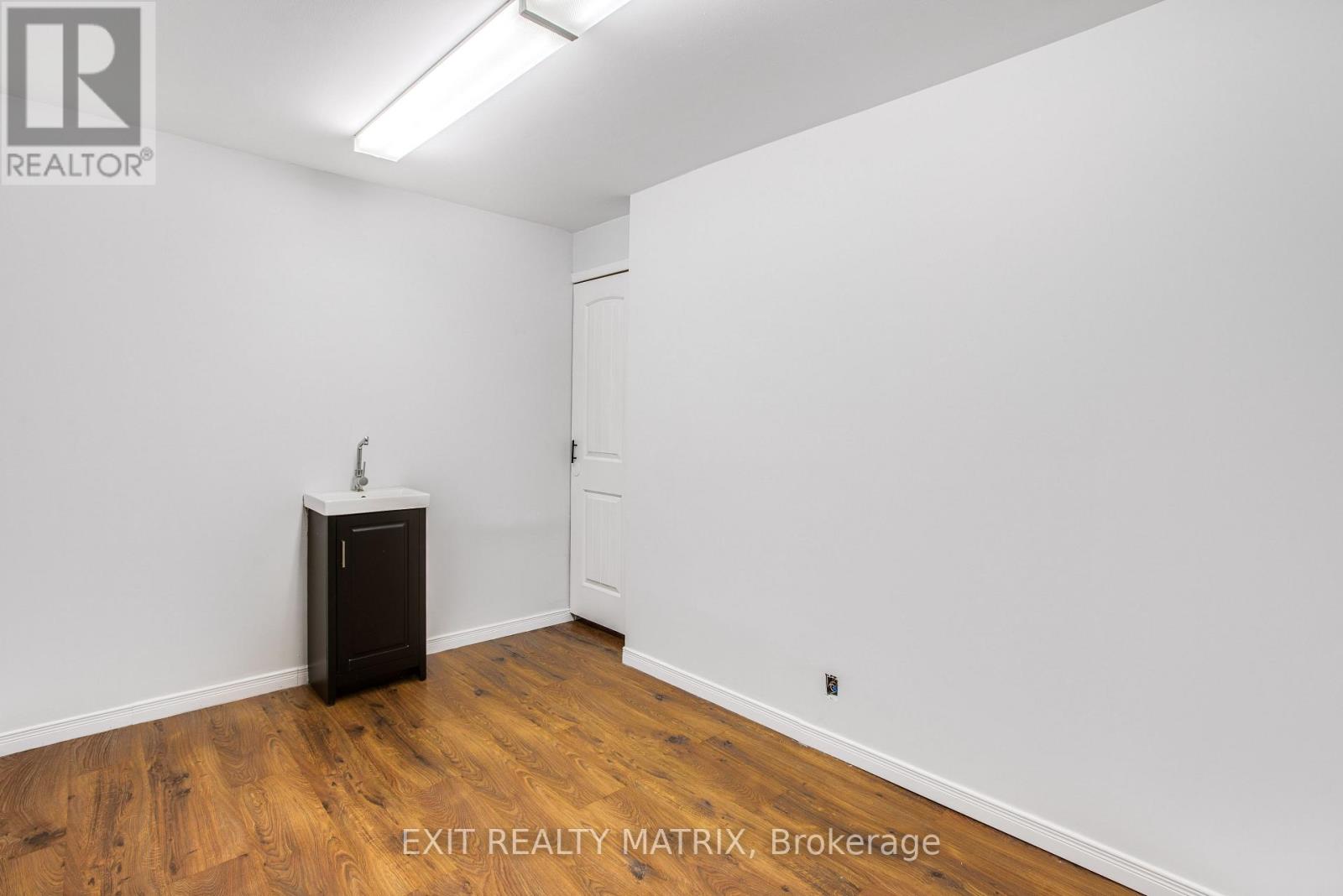 1053b King Street Property Photo 12