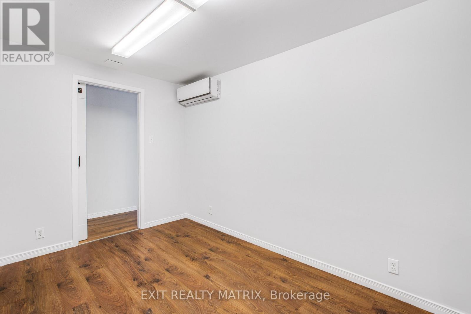 1053b King Street Property Photo 13