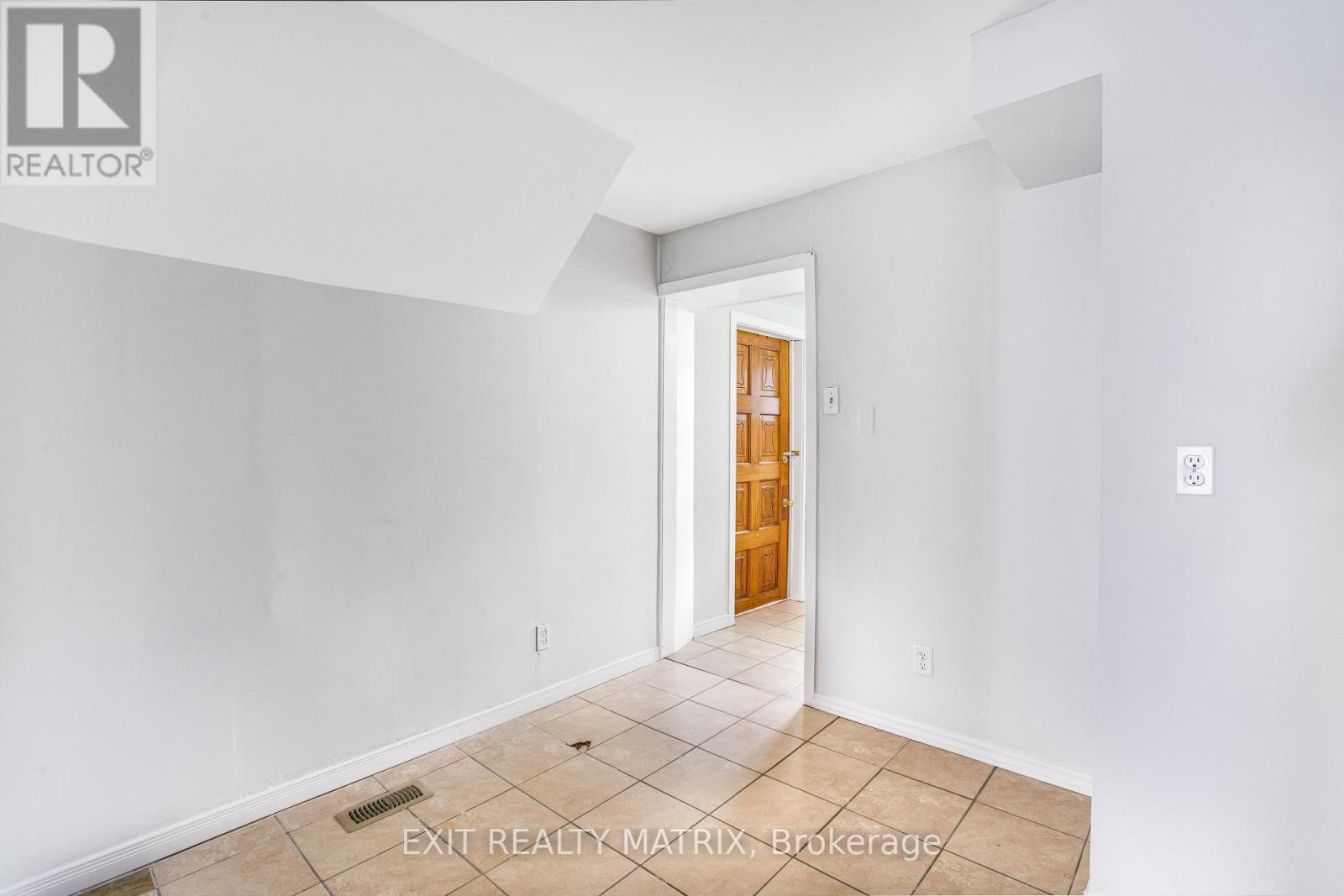 1053b King Street Property Photo 14
