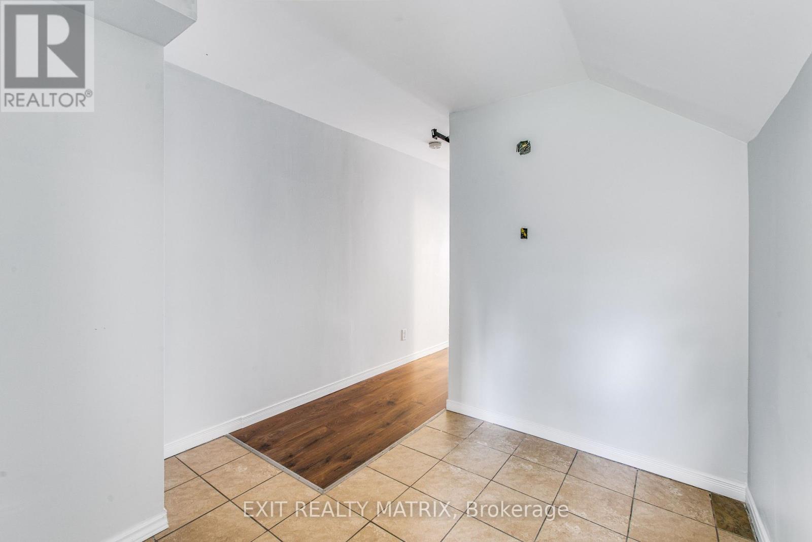 1053b King Street Property Photo 15