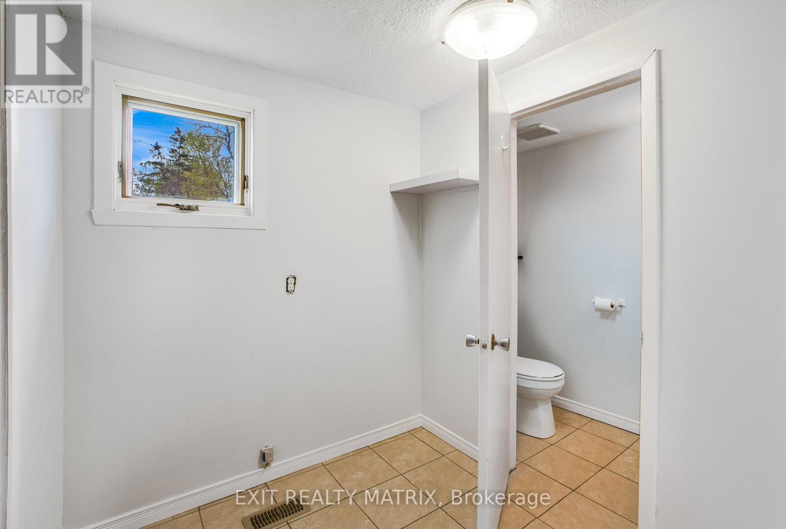1053b King Street Property Photo 17