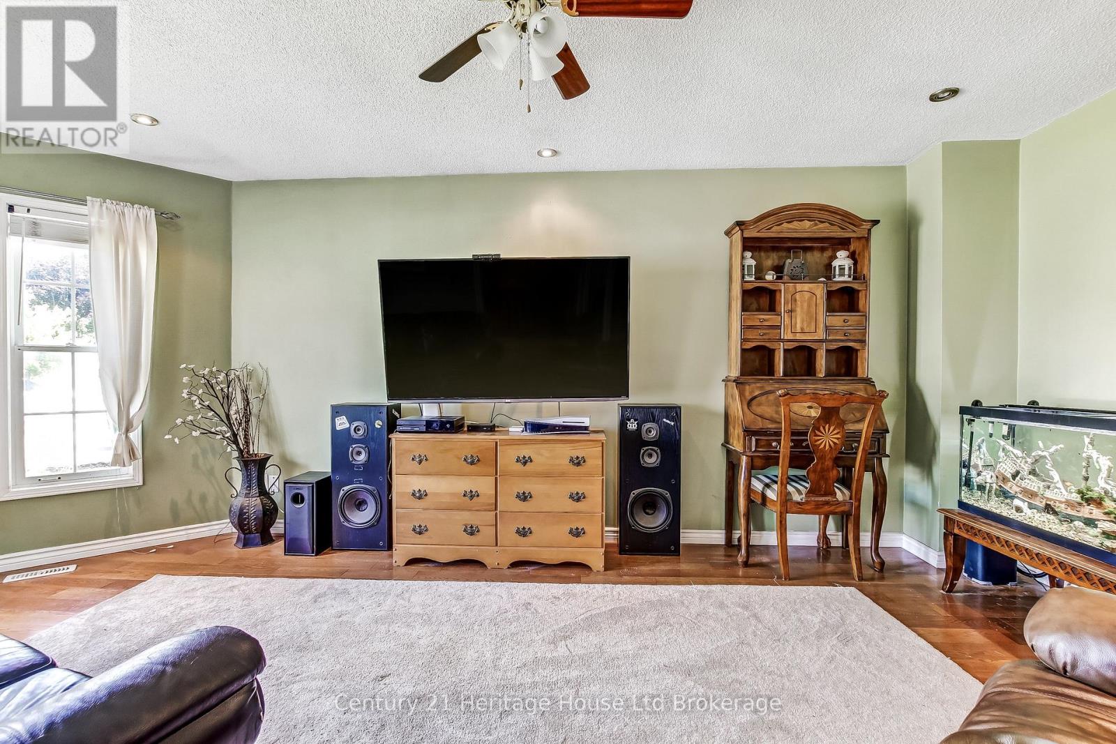 84 Anderson Street Property Photo 3