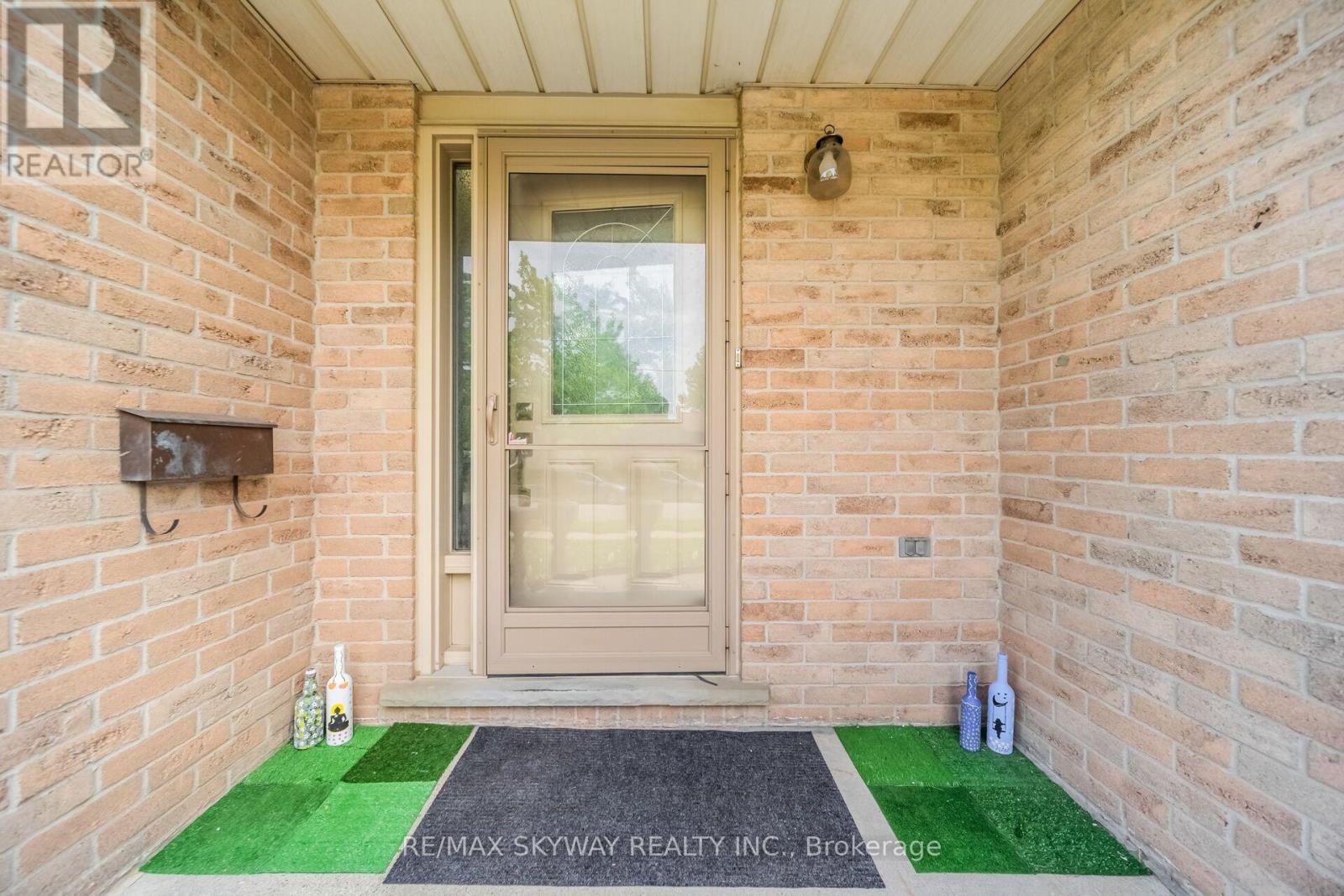 42 Newbury Drive Property Photo 6
