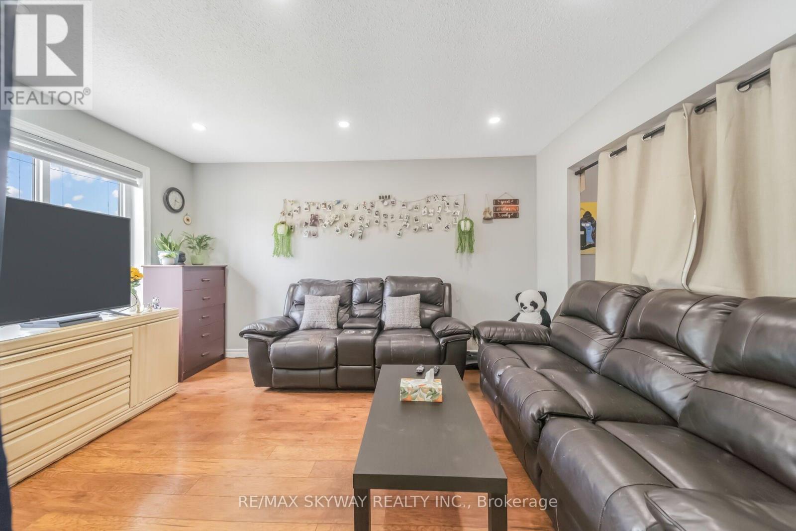 42 Newbury Drive Property Photo 9