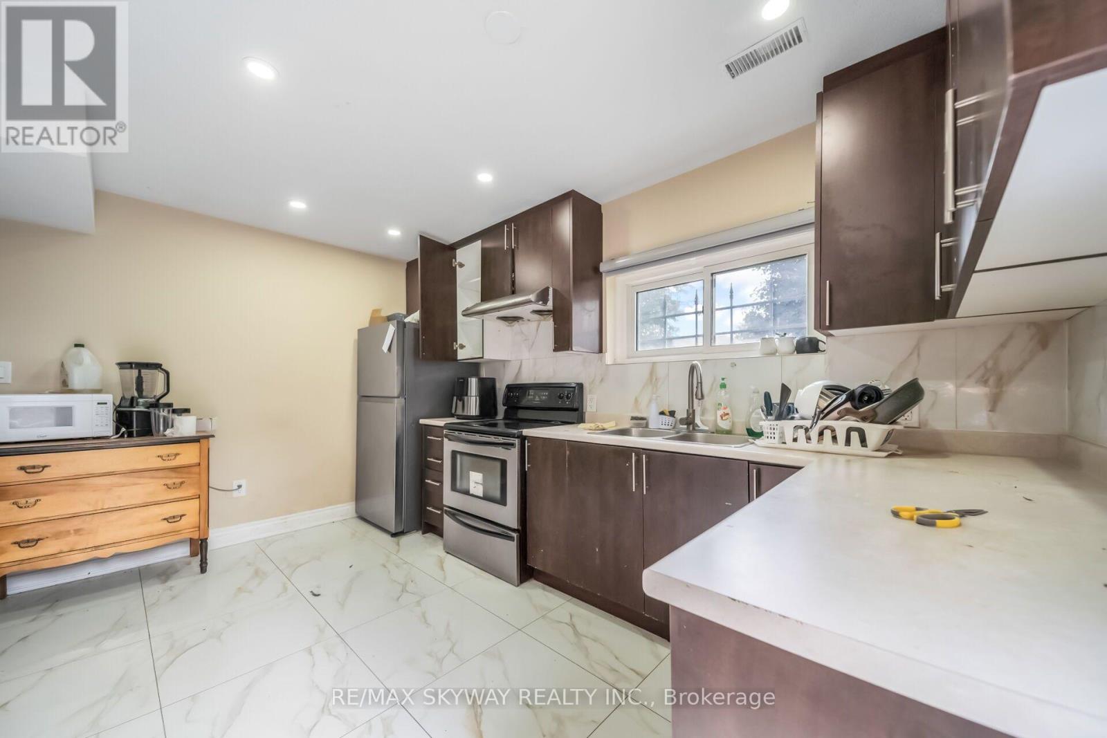 42 Newbury Drive Property Photo 34