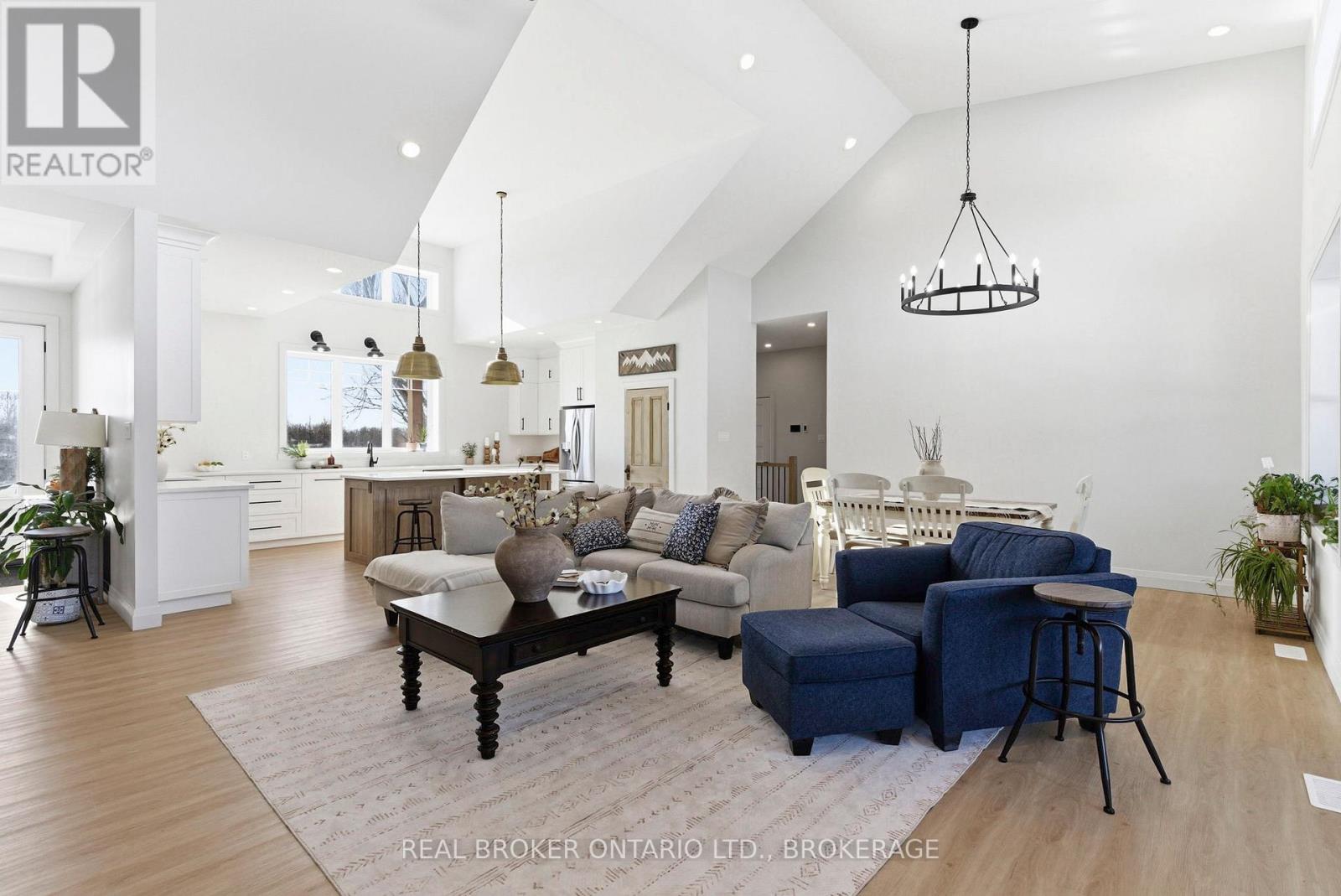 16119 Eamer Road Property Photo 6