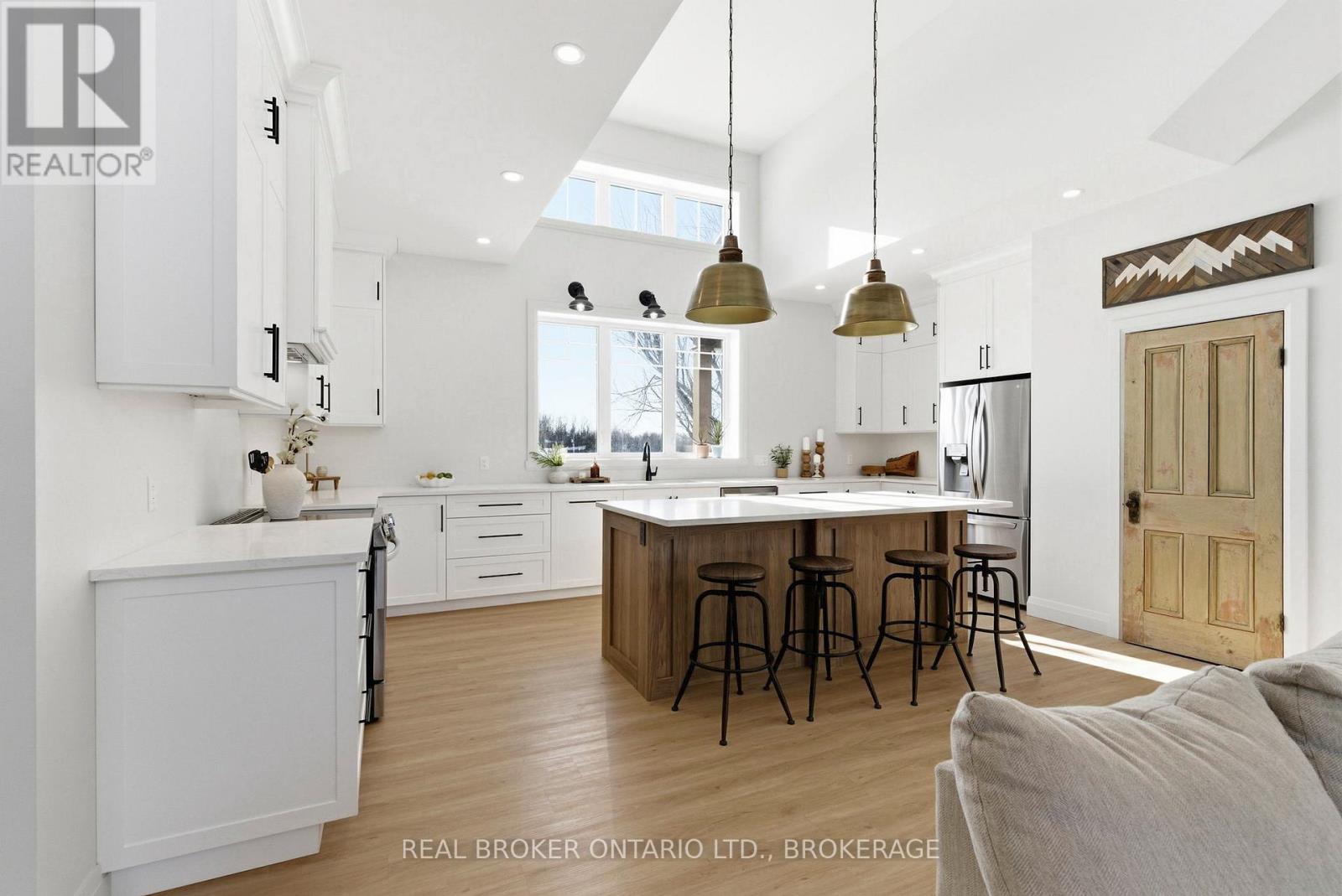 16119 Eamer Road Property Photo 9