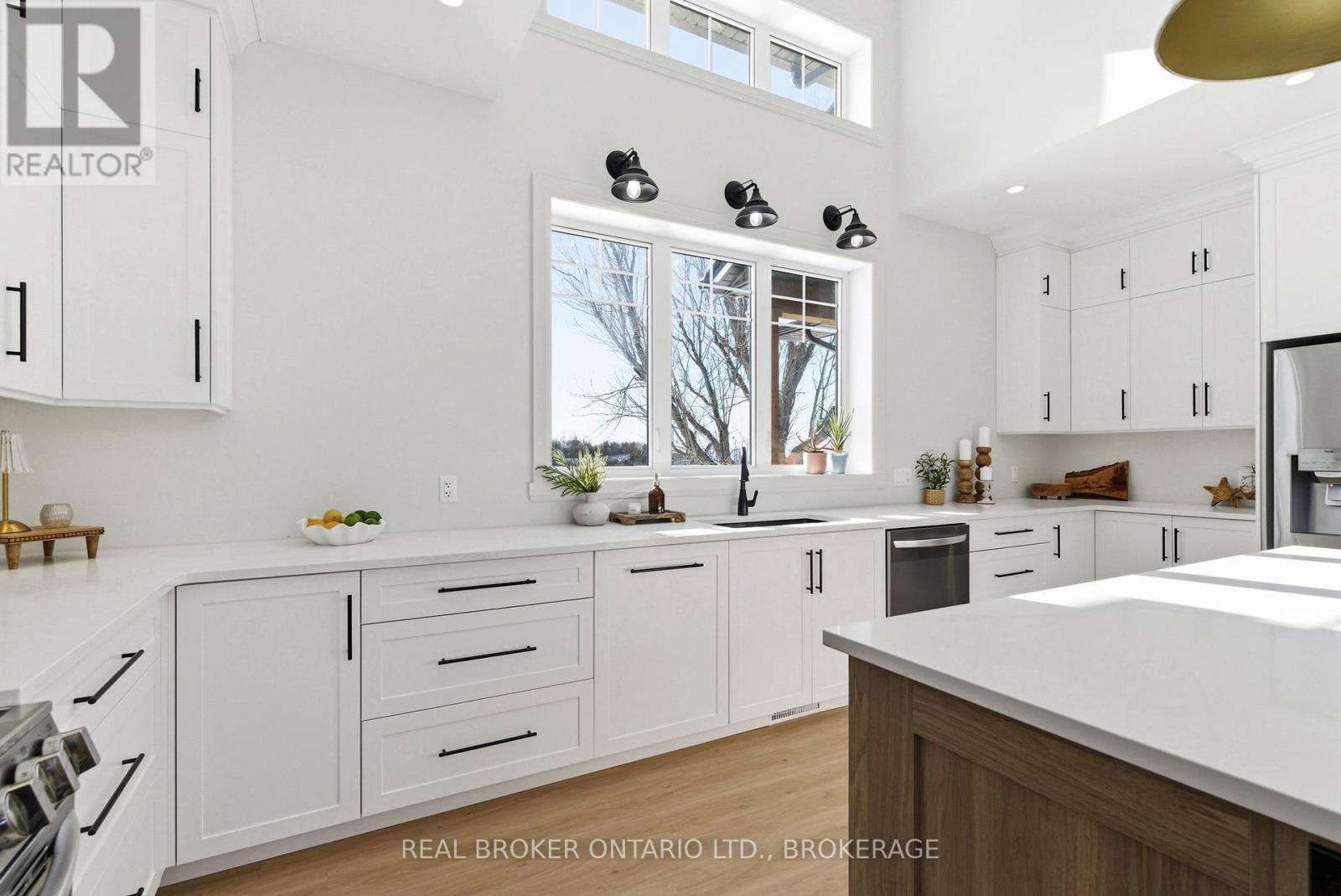 16119 Eamer Road Property Photo 10