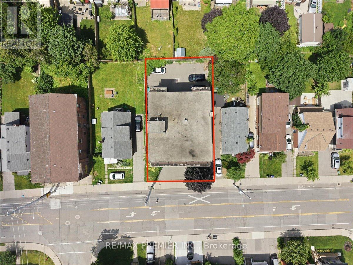 214 Wentworth Street S Property Photo 2