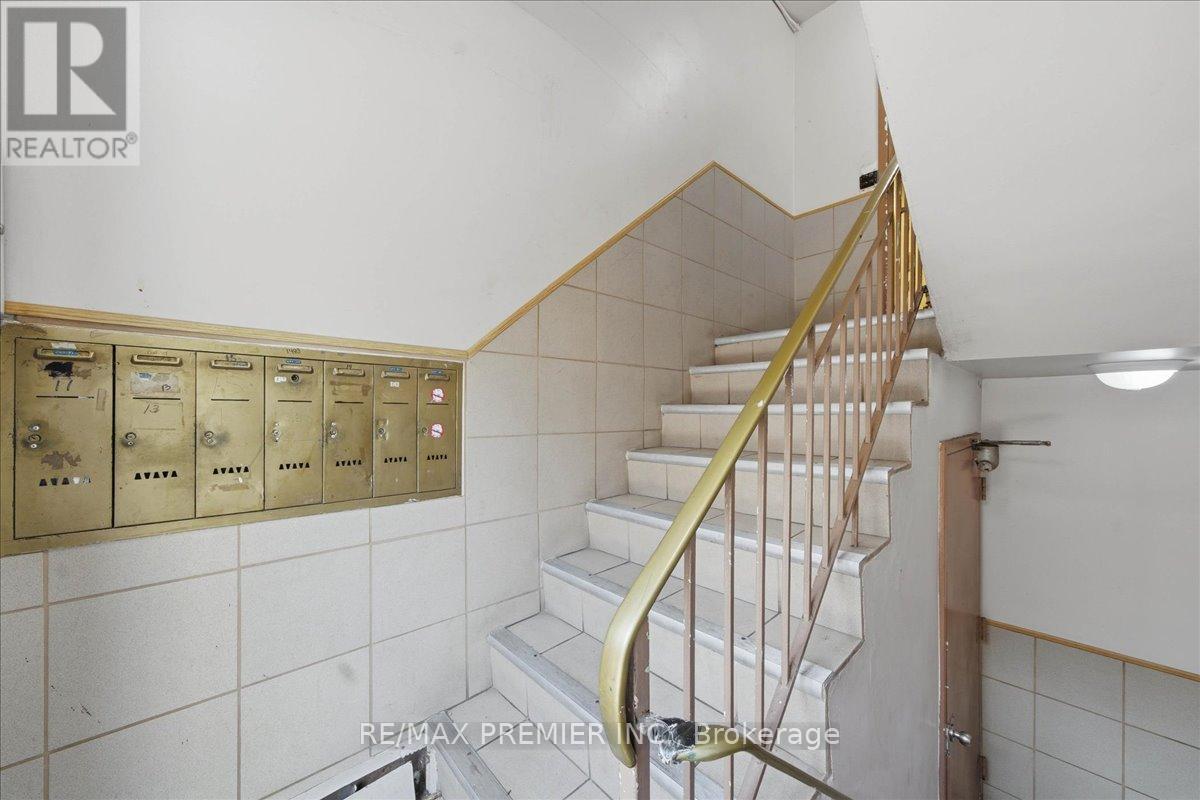 214 Wentworth Street S Property Photo 3