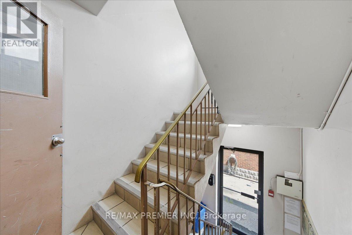 214 Wentworth Street S Property Photo 4