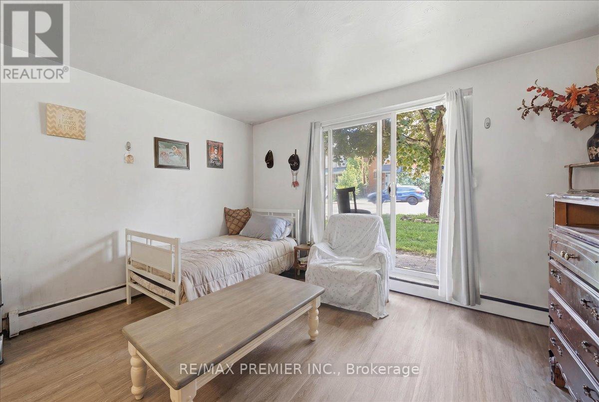 214 Wentworth Street S Property Photo 6
