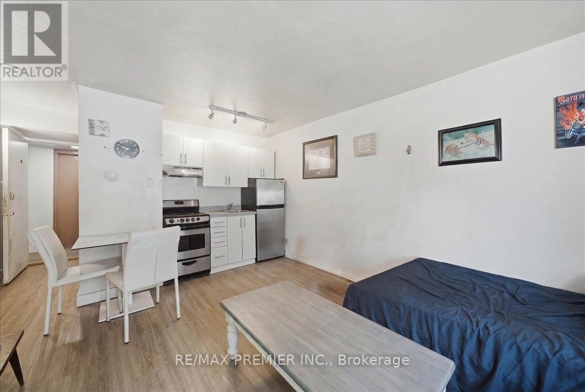 214 Wentworth Street S Property Photo 7