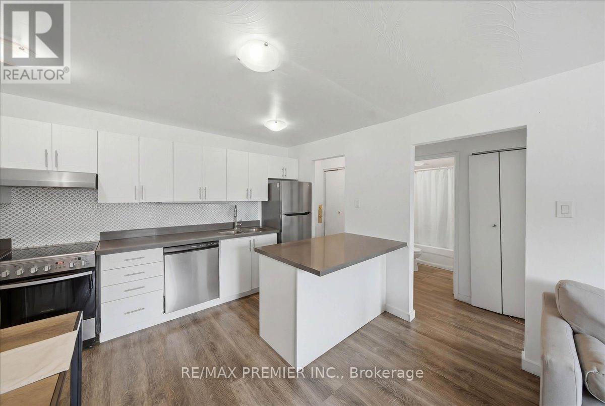 214 Wentworth Street S Property Photo 10