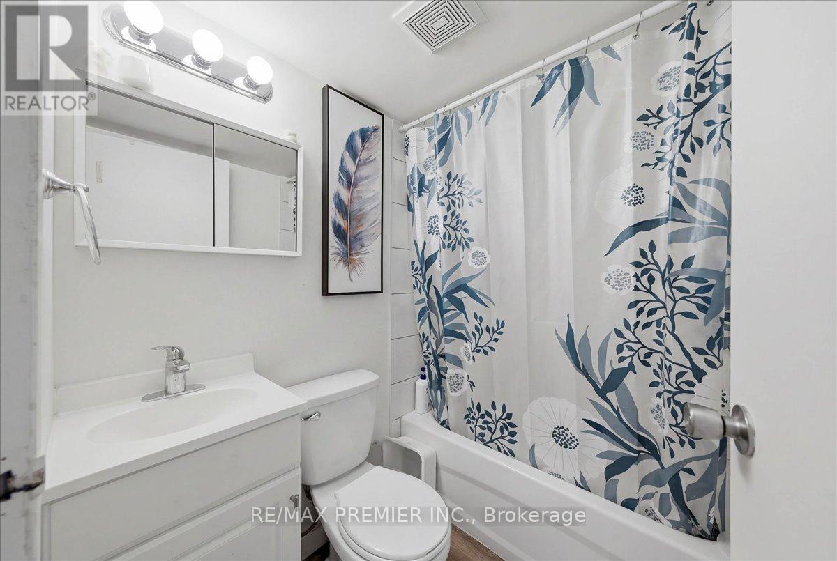 214 Wentworth Street S Property Photo 13