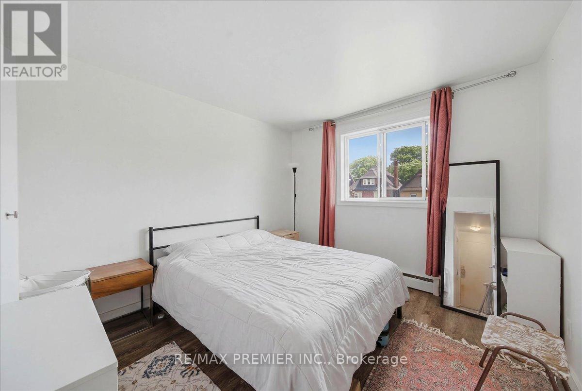 214 Wentworth Street S Property Photo 14